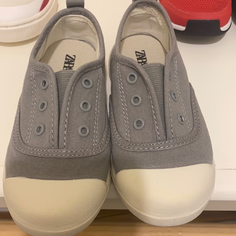 Zara toddlers shoes size EU 24